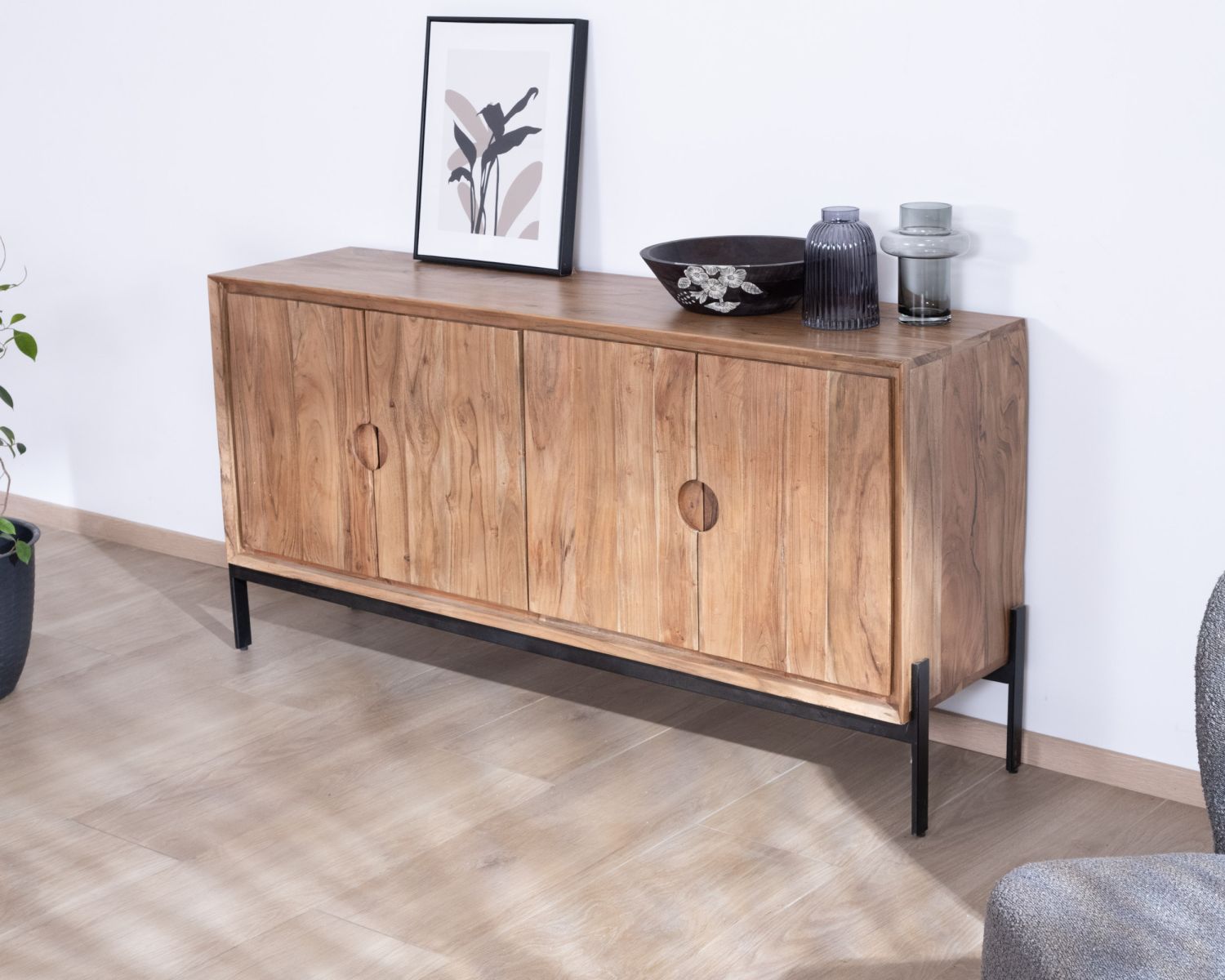 Aparador de 4 puertas de acacia y metal, 160 cm, modelo «Novelli», de estilo zen y minimalista