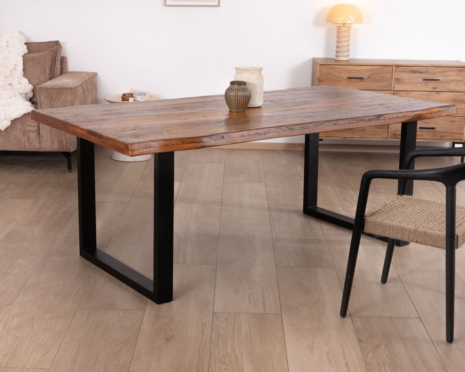 Mesa de comedor de madera reciclada con patas de metal negro en forma de U «Alésia», 200 cm