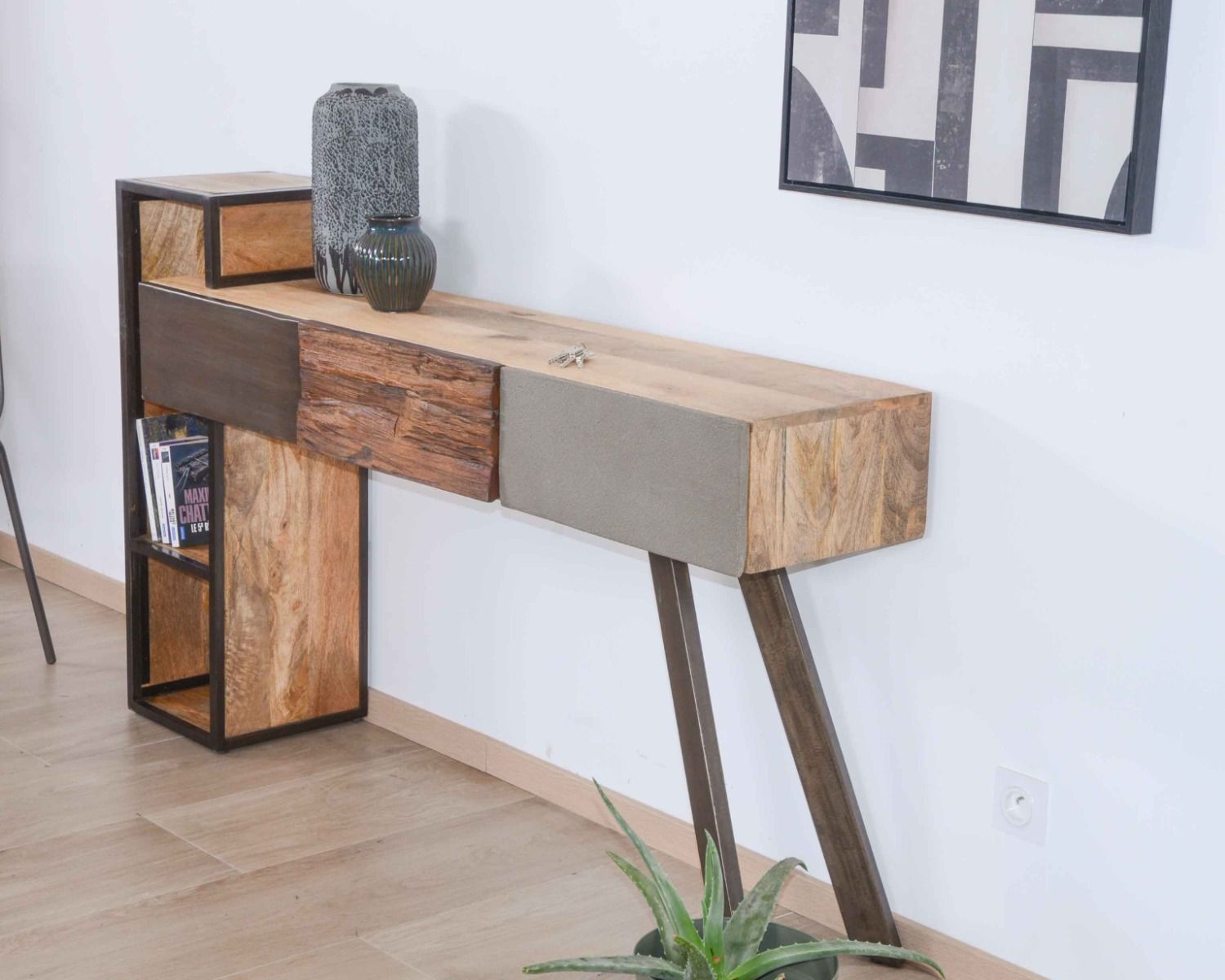 Consola de diseño moderno con espacio de almacenamiento en madera, metal y cemento «Mezzo»