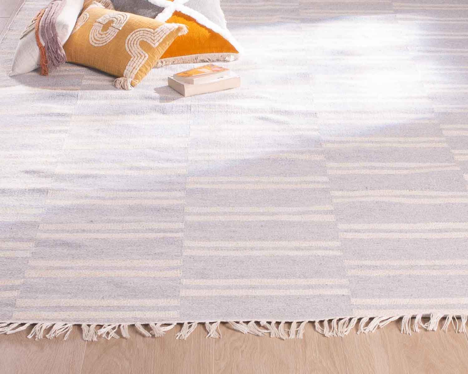 Alfombra a rayas en azul claro y crema «Ethnic», medidas: 120 x 180 cm