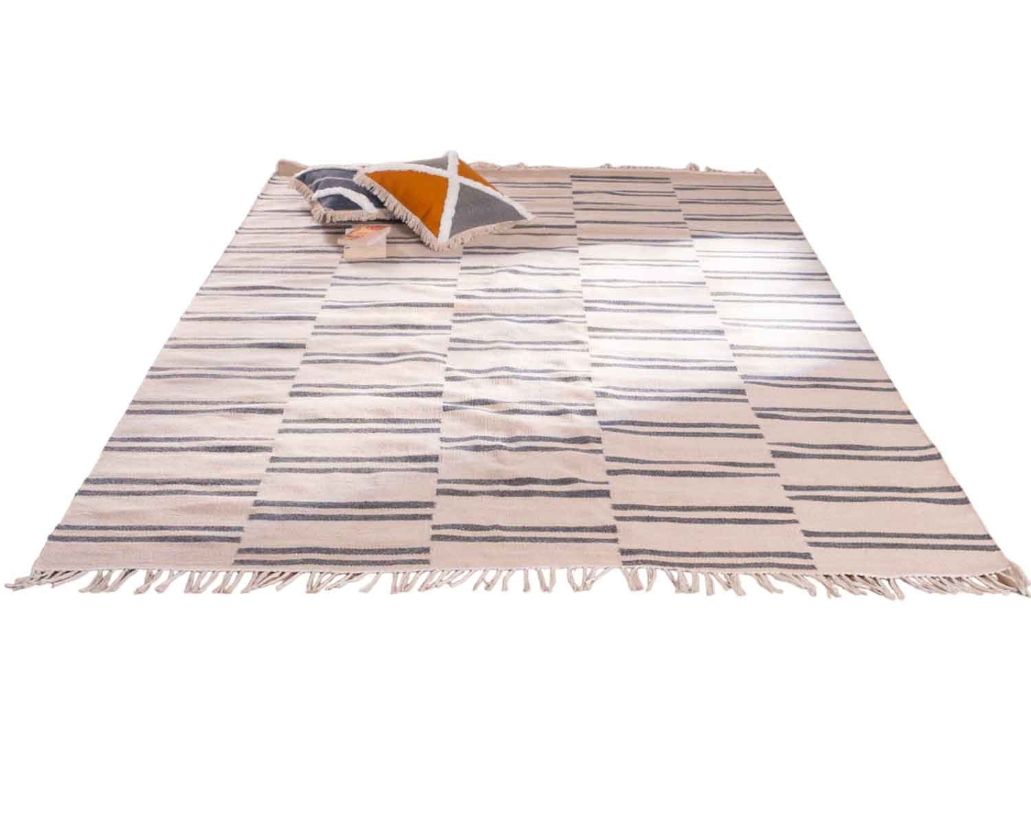 Alfombra rectangular blanca con flecos y rayas azules «Ethnic», 120 x 180 cm