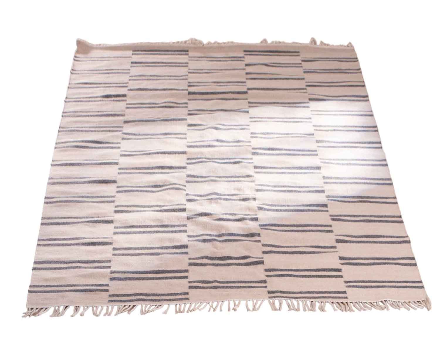 Alfombra rectangular blanca con flecos y rayas azules «Ethnic», 120 x 180 cm