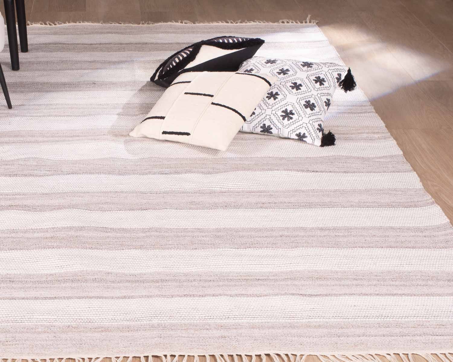 Alfombra grande con flecos a rayas en tonos claros «Kavon», de 300 x 200 cm