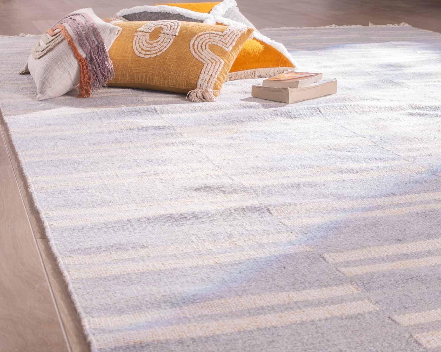 Alfombra a rayas en azul claro y crema «Ethnic», medidas: 120 x 180 cm