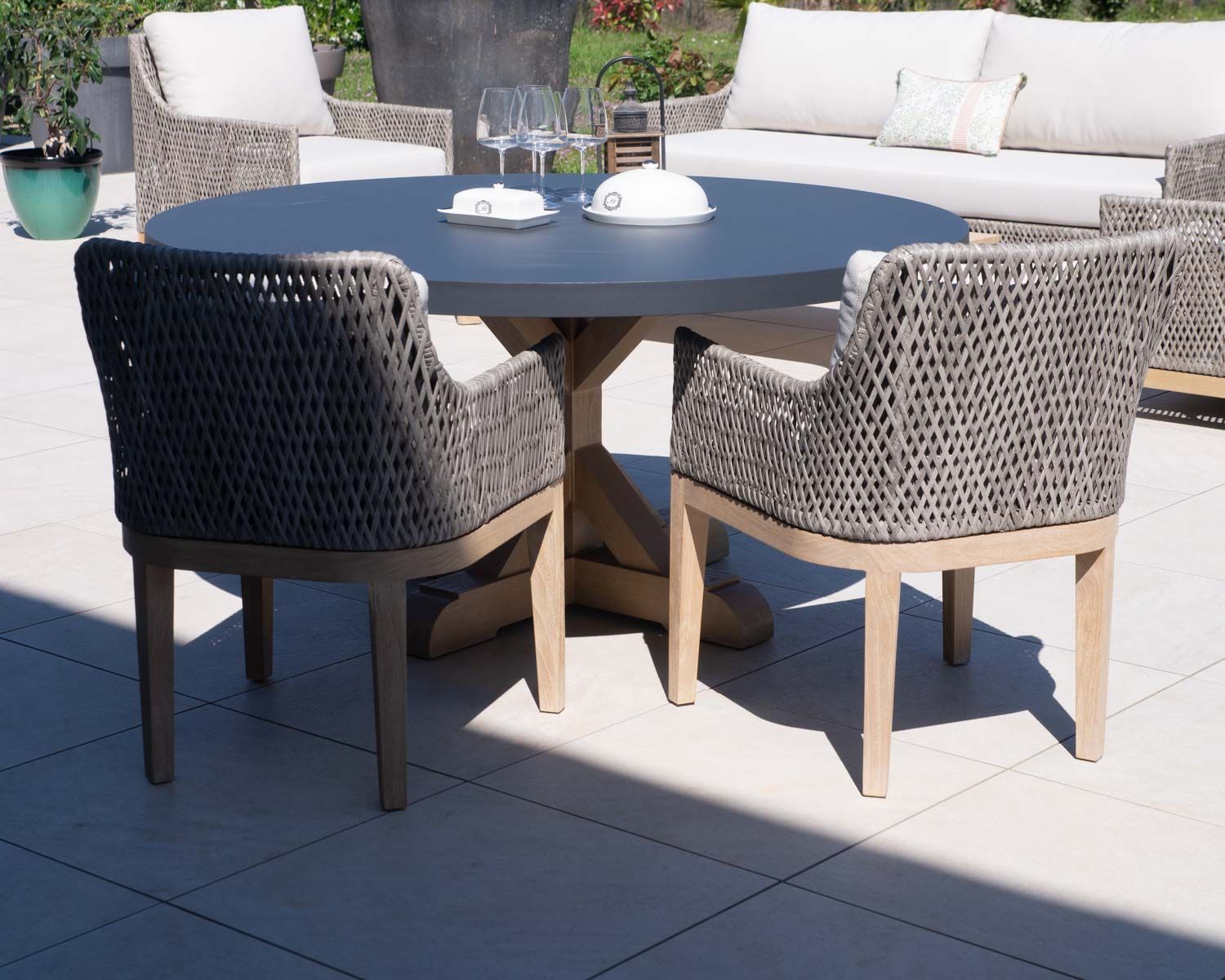 Silla de exterior de alta gama, trenzada en teca y tejido jaspeado «Porticcio»