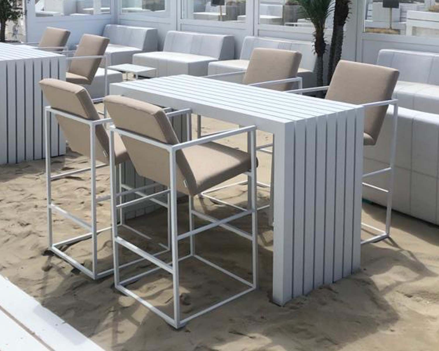 Mesa alta de diseño en aluminio blanco de 160 cm «Java Island»