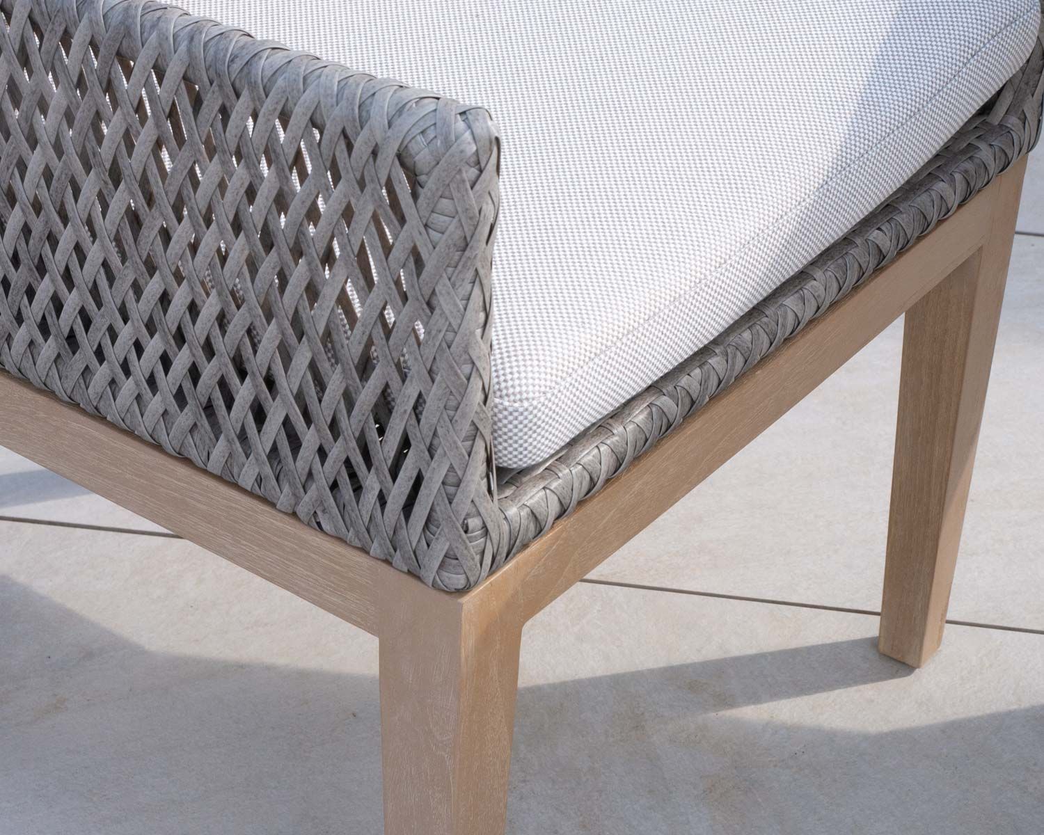 Silla de exterior de alta gama, trenzada en teca y tejido jaspeado «Porticcio»
