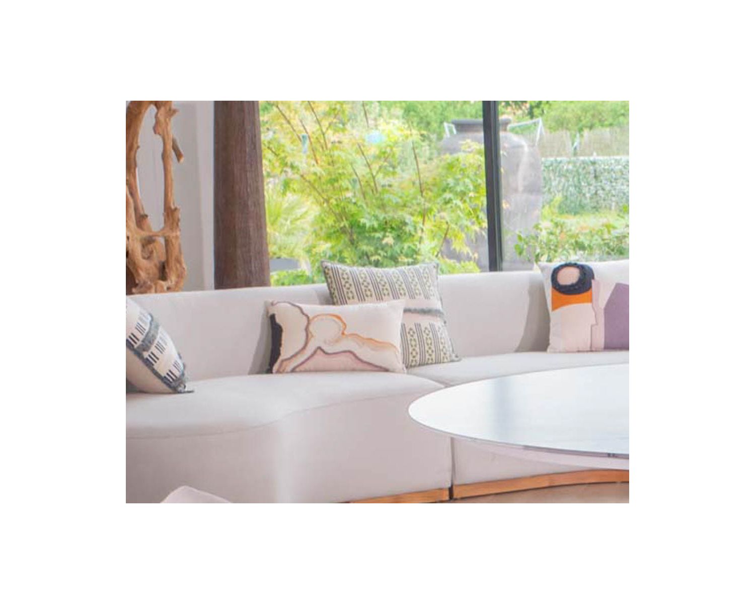 Cojín decorativo cuadrado en tonos beige y verde con flecos de lino «Solira»