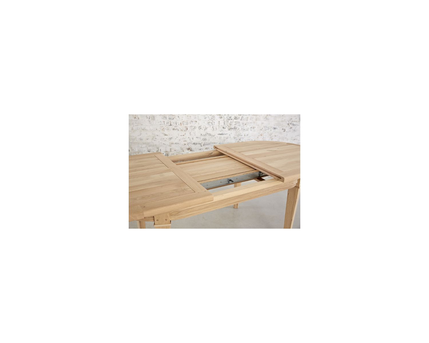 Mesa ovalada de roble macizo con extensiones «Artisan» 