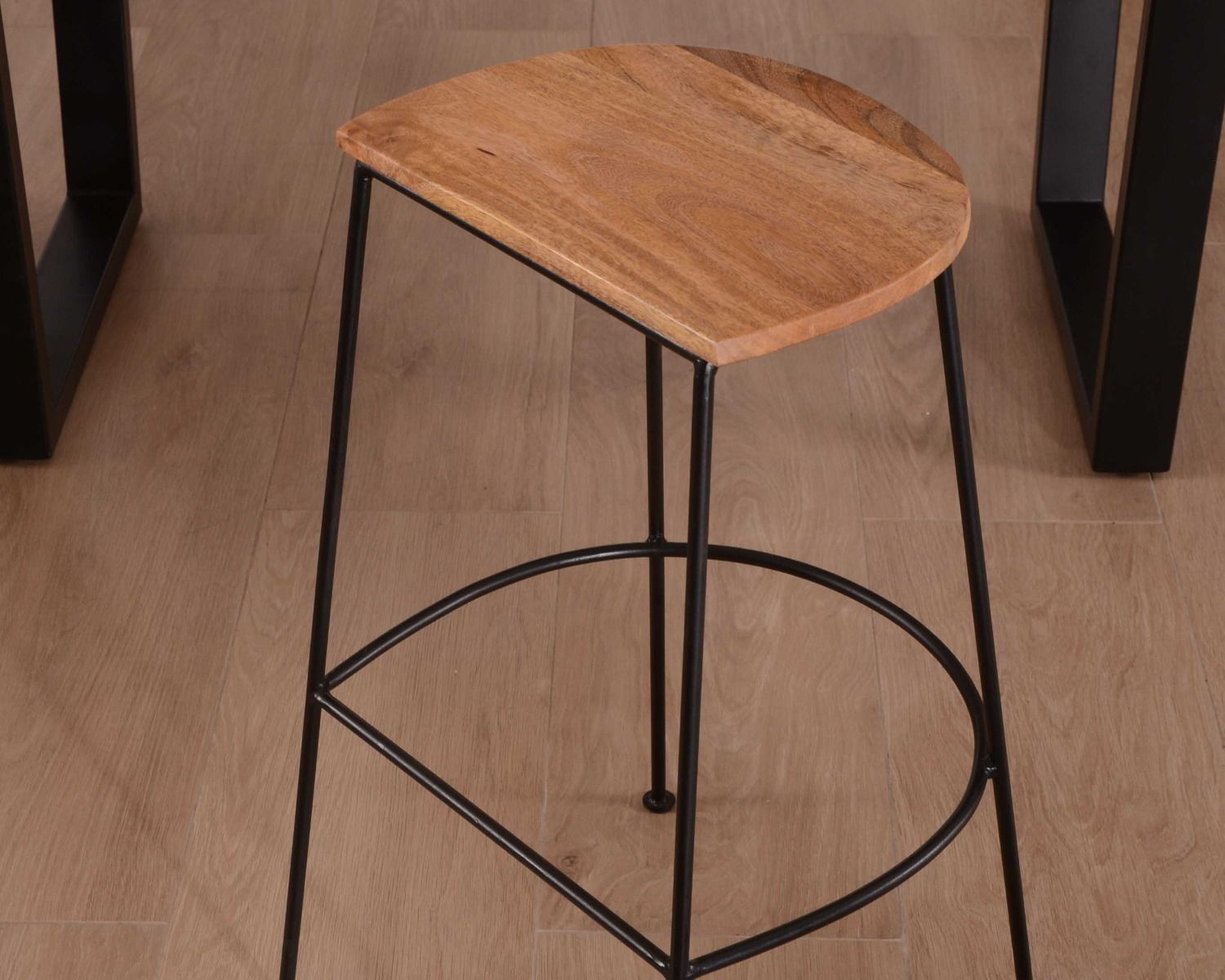 Taburete de bar de metal y madera «Caractère»