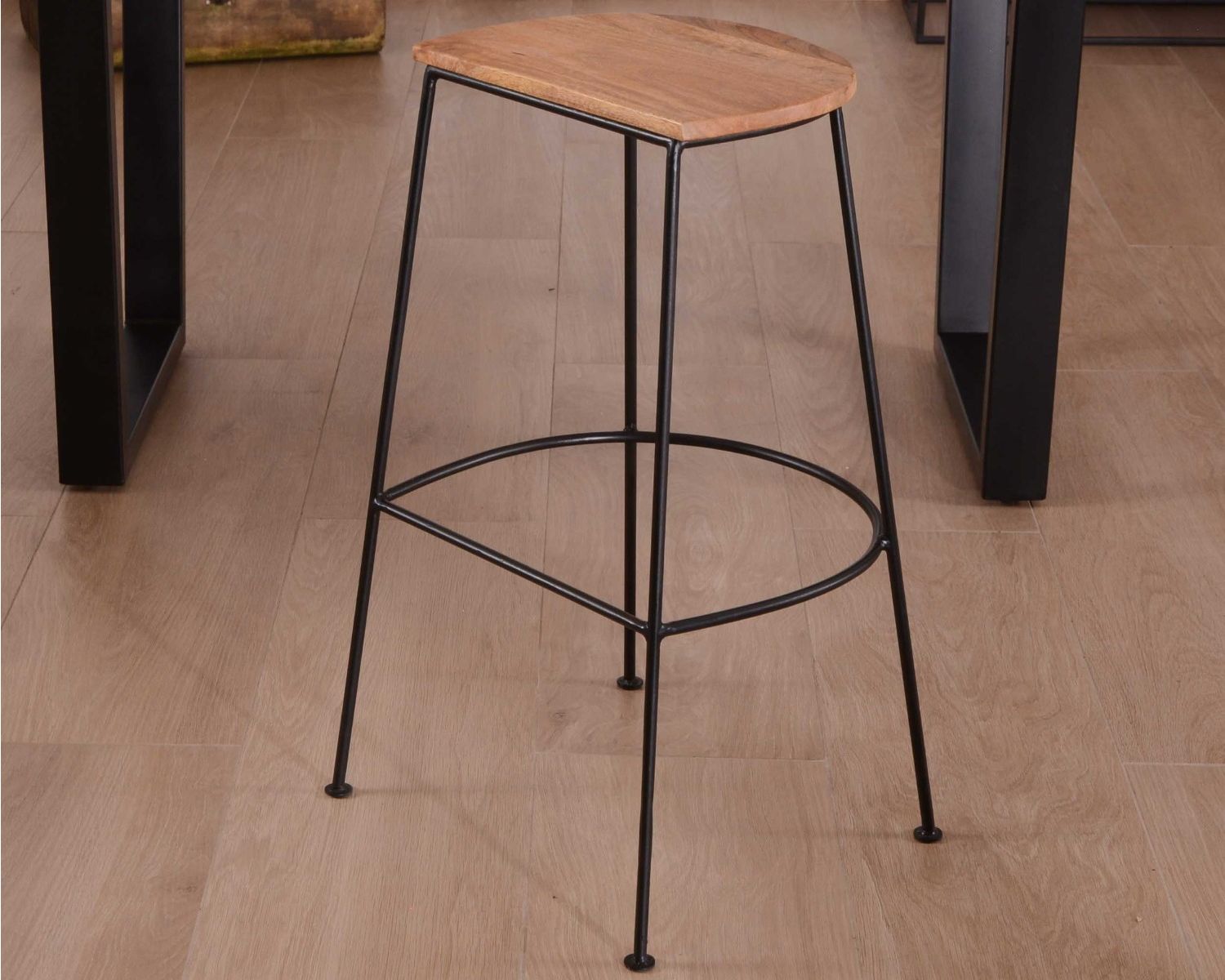 Taburete de bar de metal y madera «Caractère»