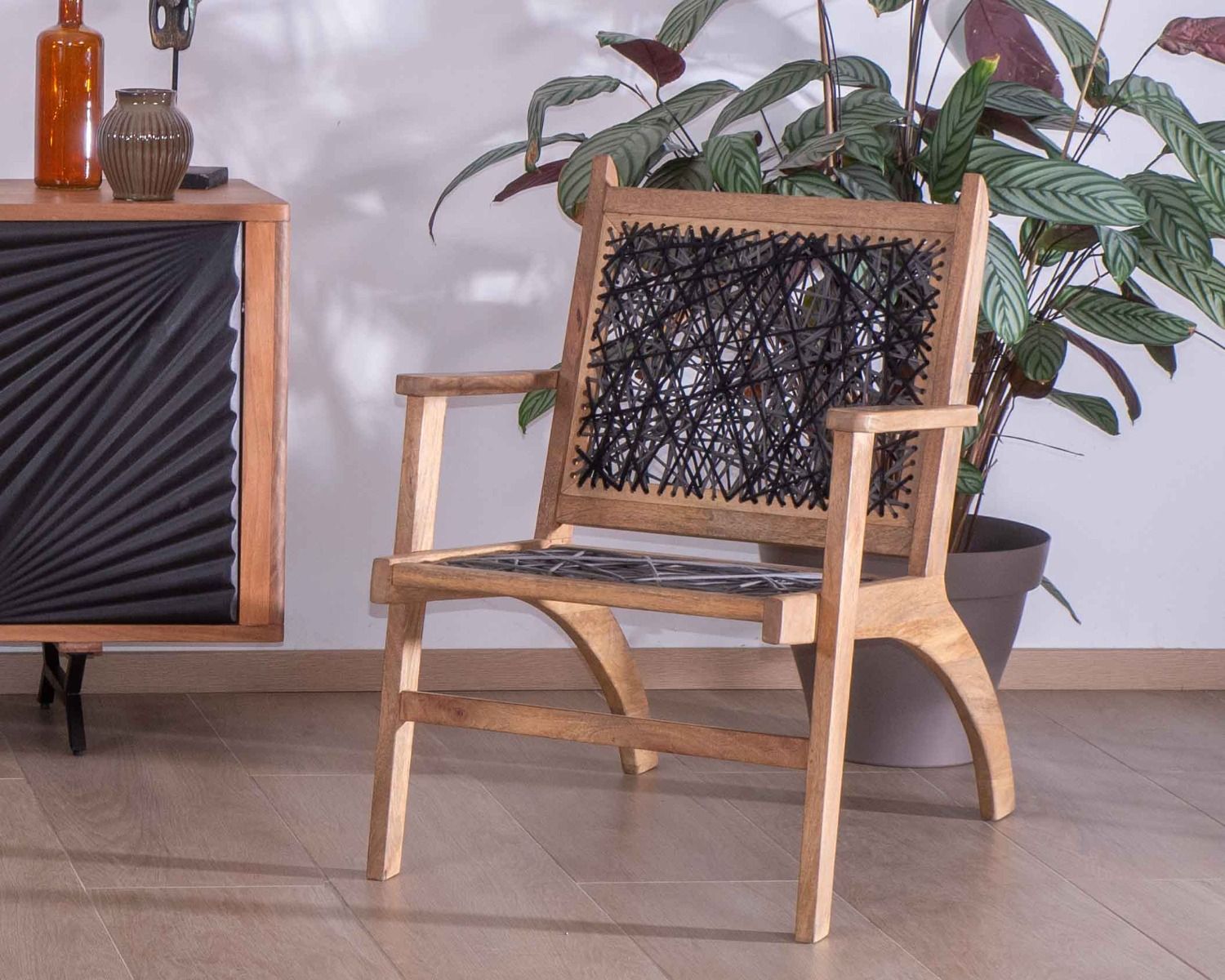 Sillón étnico bajo de madera de haya y cuerdas «Pop Vintage»