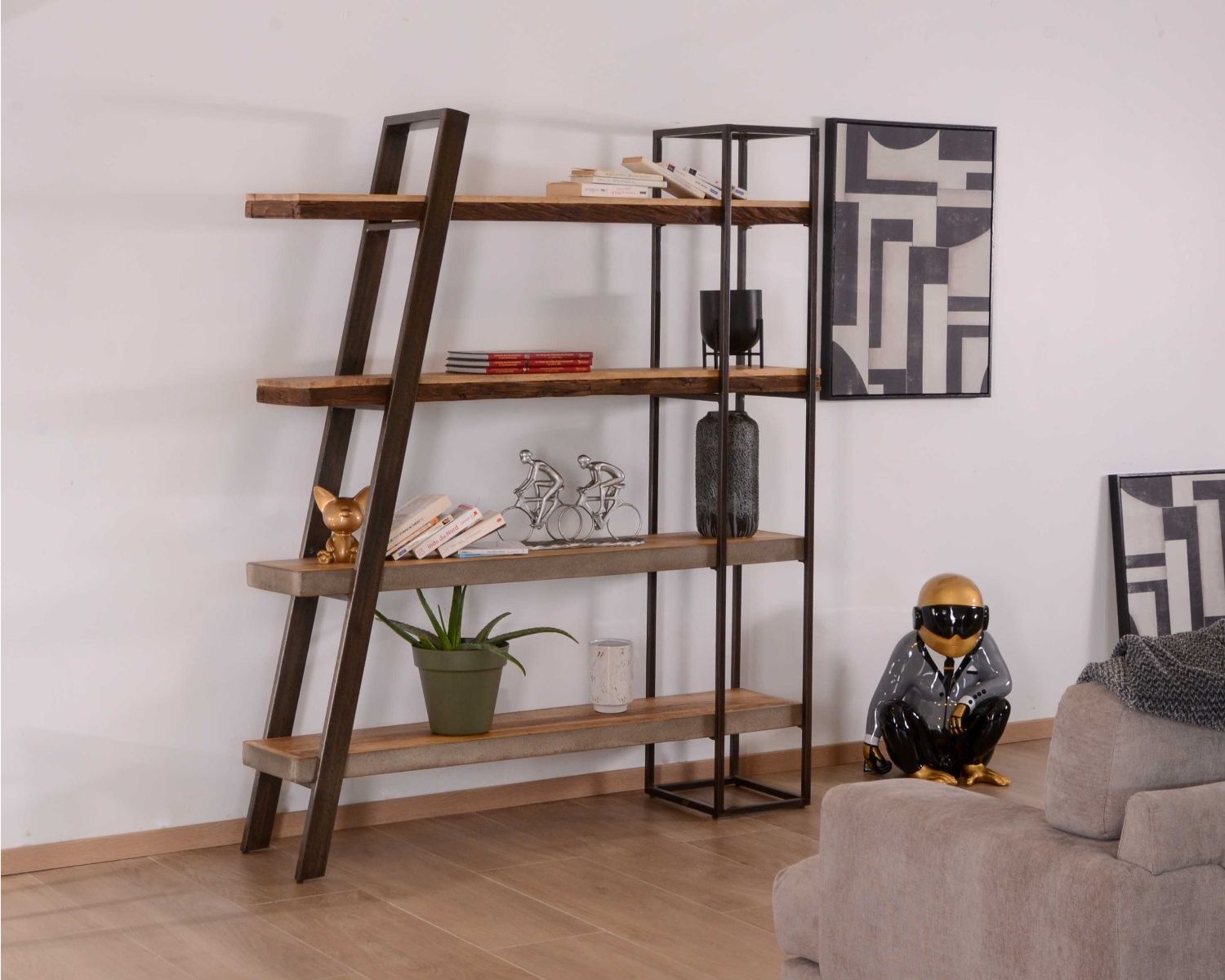 Librería de diseño contemporáneo «Mezzo», de madera, metal y acabado de cemento