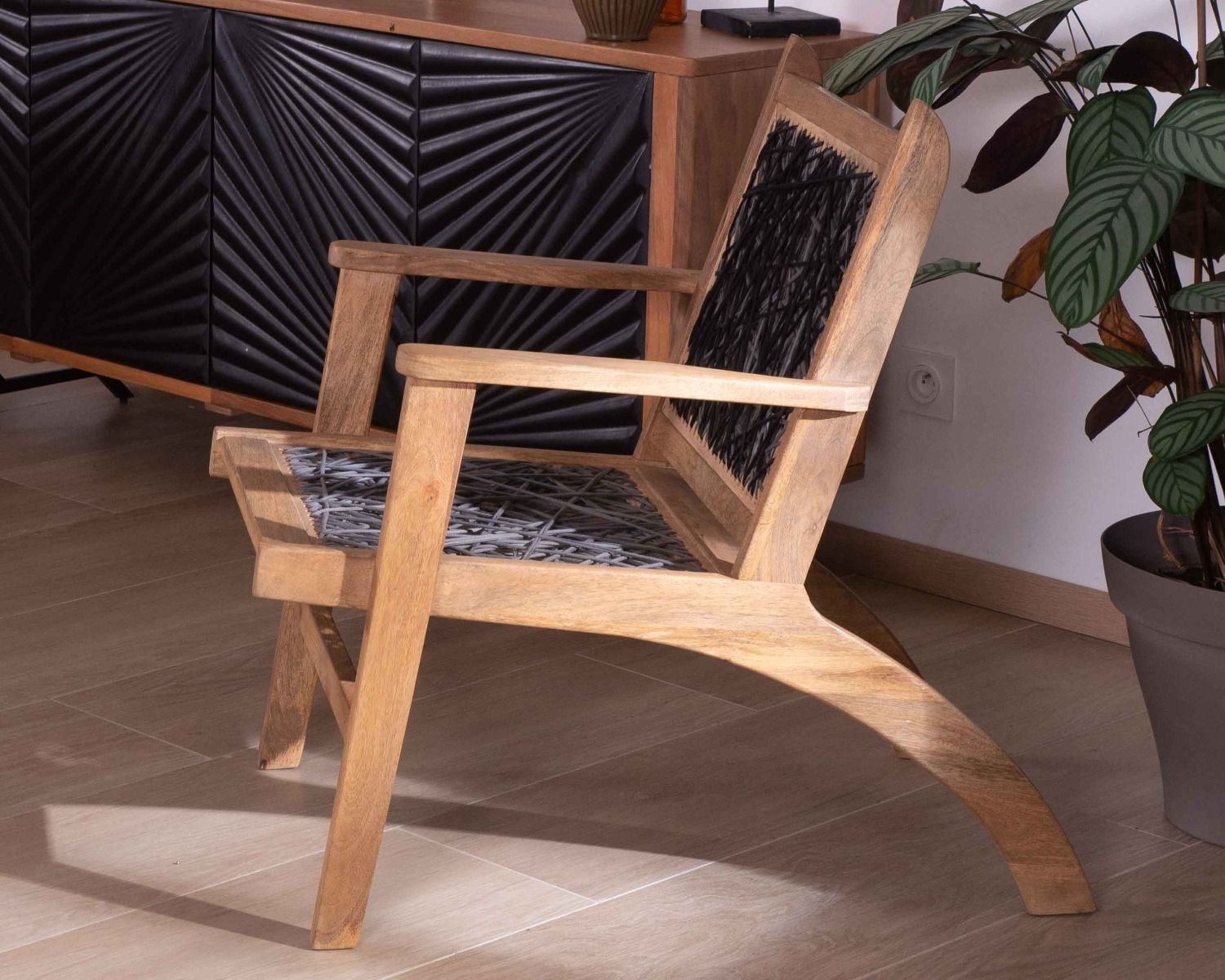 Sillón étnico bajo de madera de haya y cuerdas «Pop Vintage»