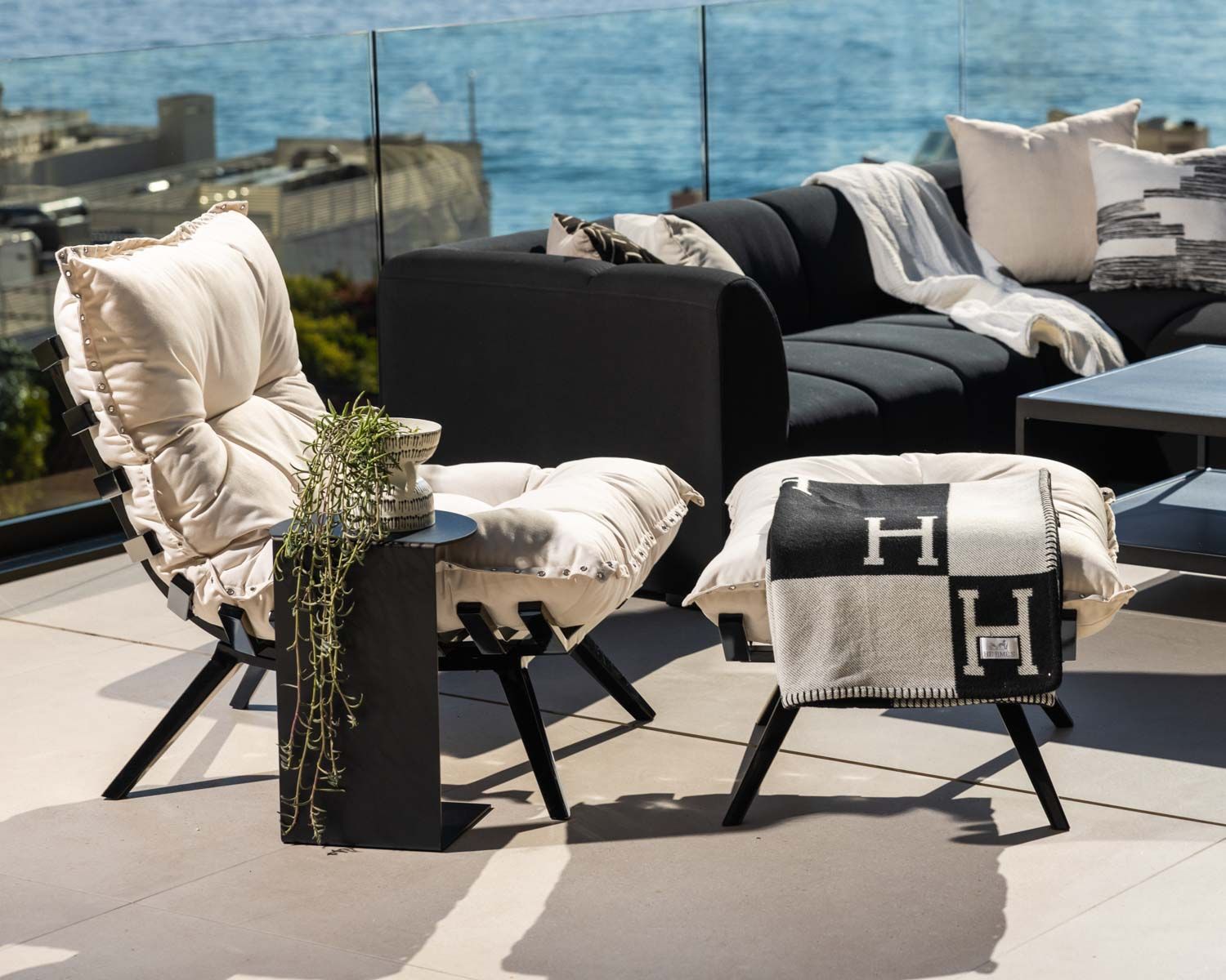 Tumbona modular de alta gama con estructura de aluminio negro «Lisca»