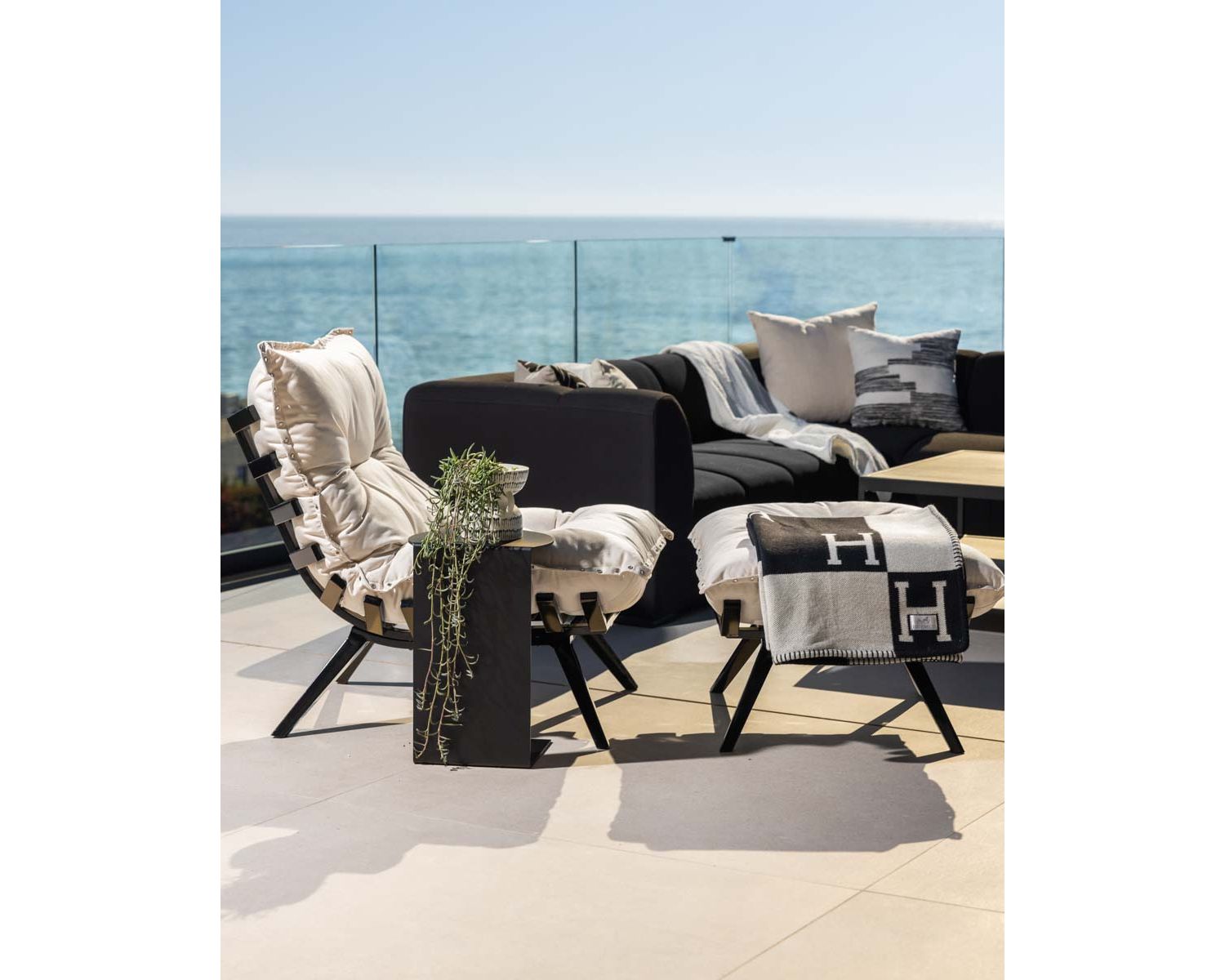 Tumbona modular de alta gama con estructura de aluminio negro «Lisca»
