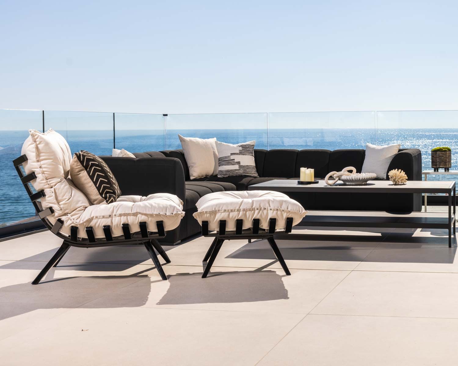 Tumbona modular de alta gama con estructura de aluminio negro «Lisca»