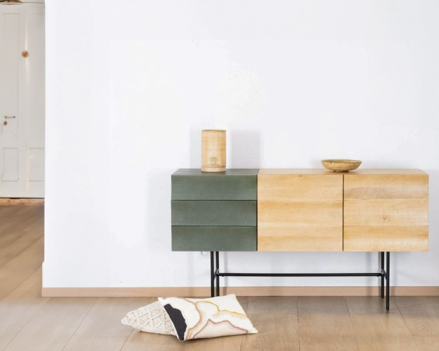 Aparador «Elegancy» de estilo japandi, de dos tonos, en madera y metal, con tres puertas, de 150 cm
