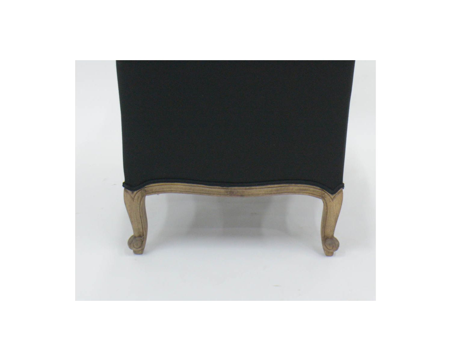 Sillón bergère «Sofía» de madera maciza y tela blanca y negra con rombos