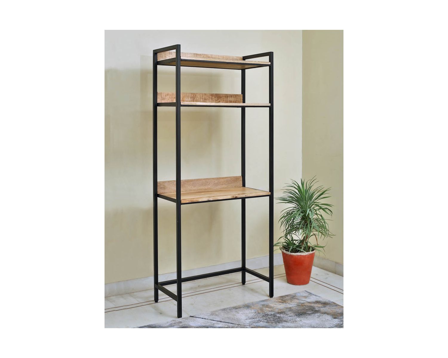 Escritorio industrial de metal y madera de mango con estantes «Atelier» 