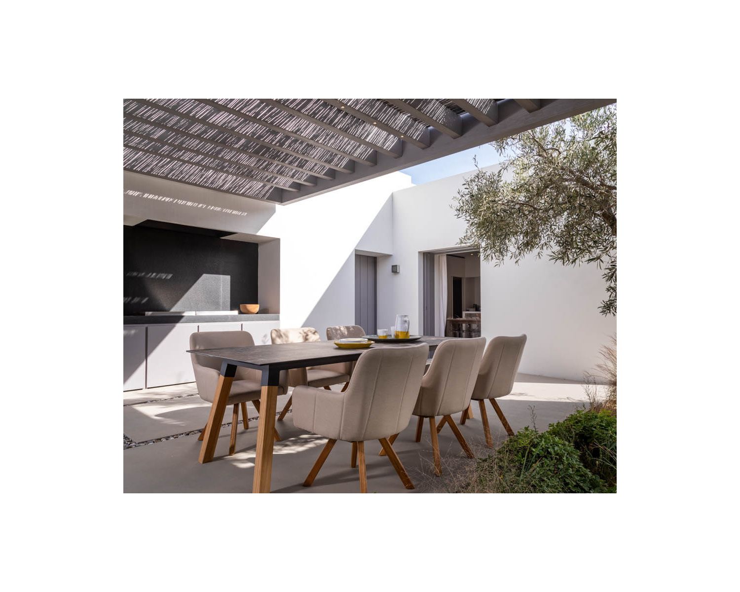 Silla de jardín con tapizado Sunbrella en blanco roto y patas de teca «Lombok»