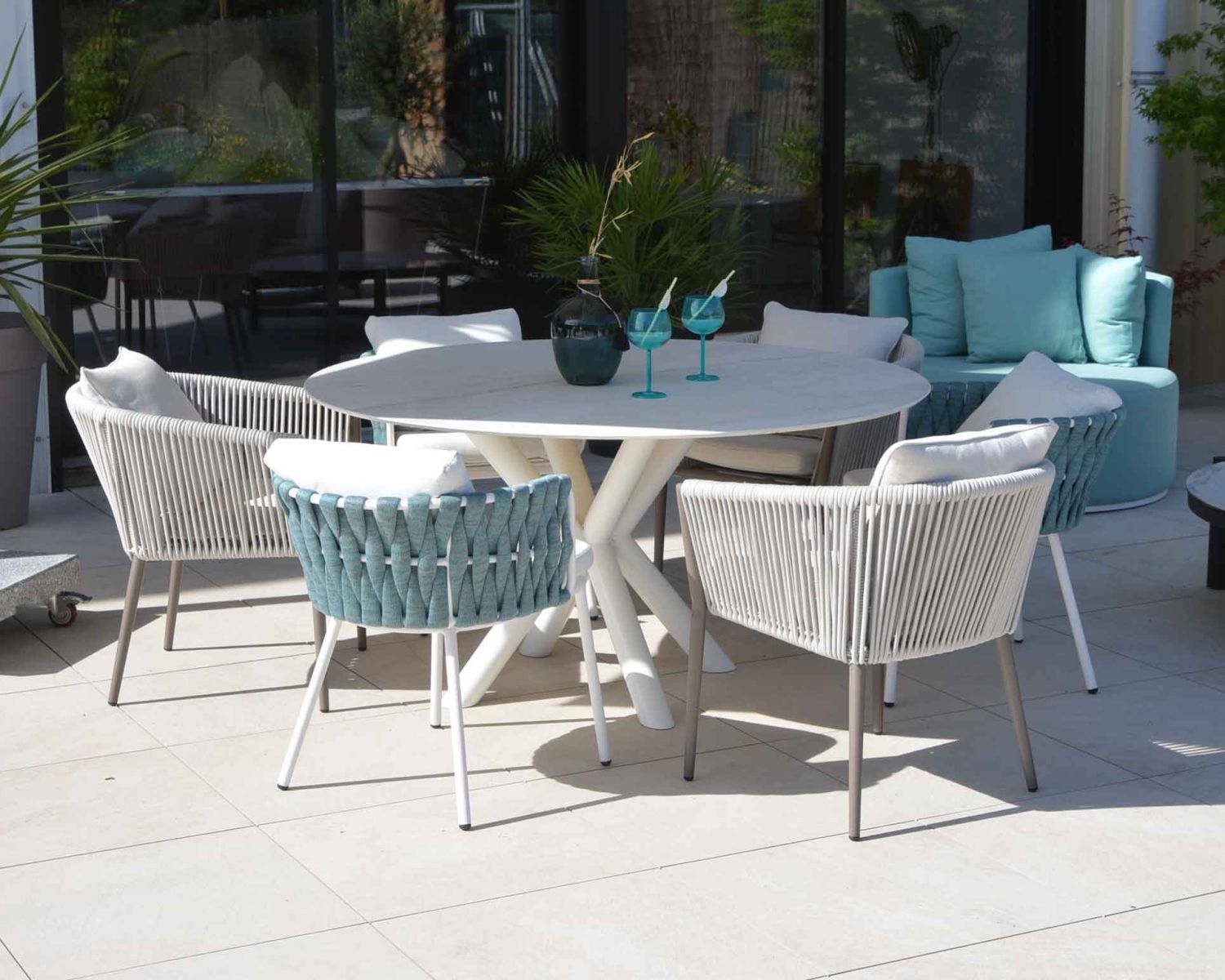 Lote de 2 sillas de jardín de diseño, de tela y aluminio color champán, modelo «Cheverny»