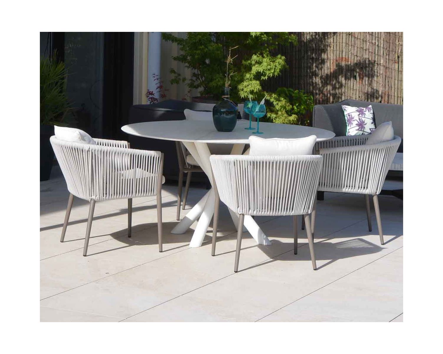 Lote de 2 sillas de jardín de diseño, de tela y aluminio color champán, modelo «Cheverny»