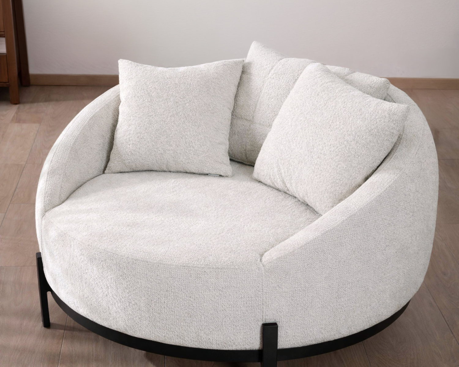 Sillón redondo de 120 cm en tela blanca jaspeada y cojines de terciopelo acanalado «Sweet Culture»