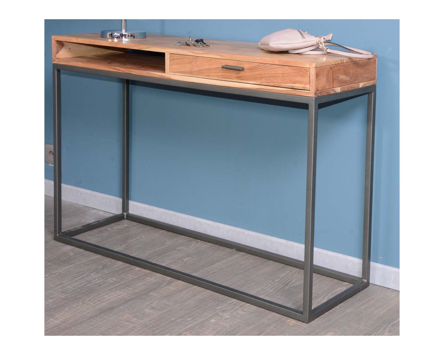 Consola con espacio de almacenamiento de metal y madera «Zen»
