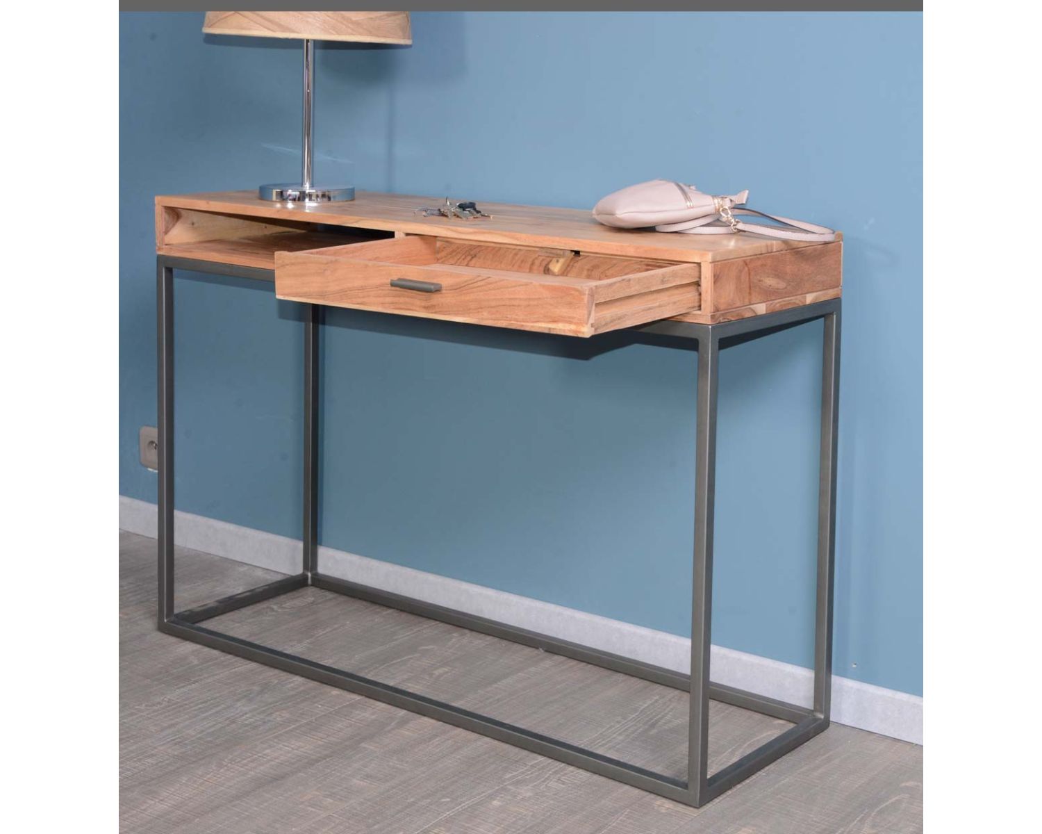 Consola con espacio de almacenamiento de metal y madera «Zen»