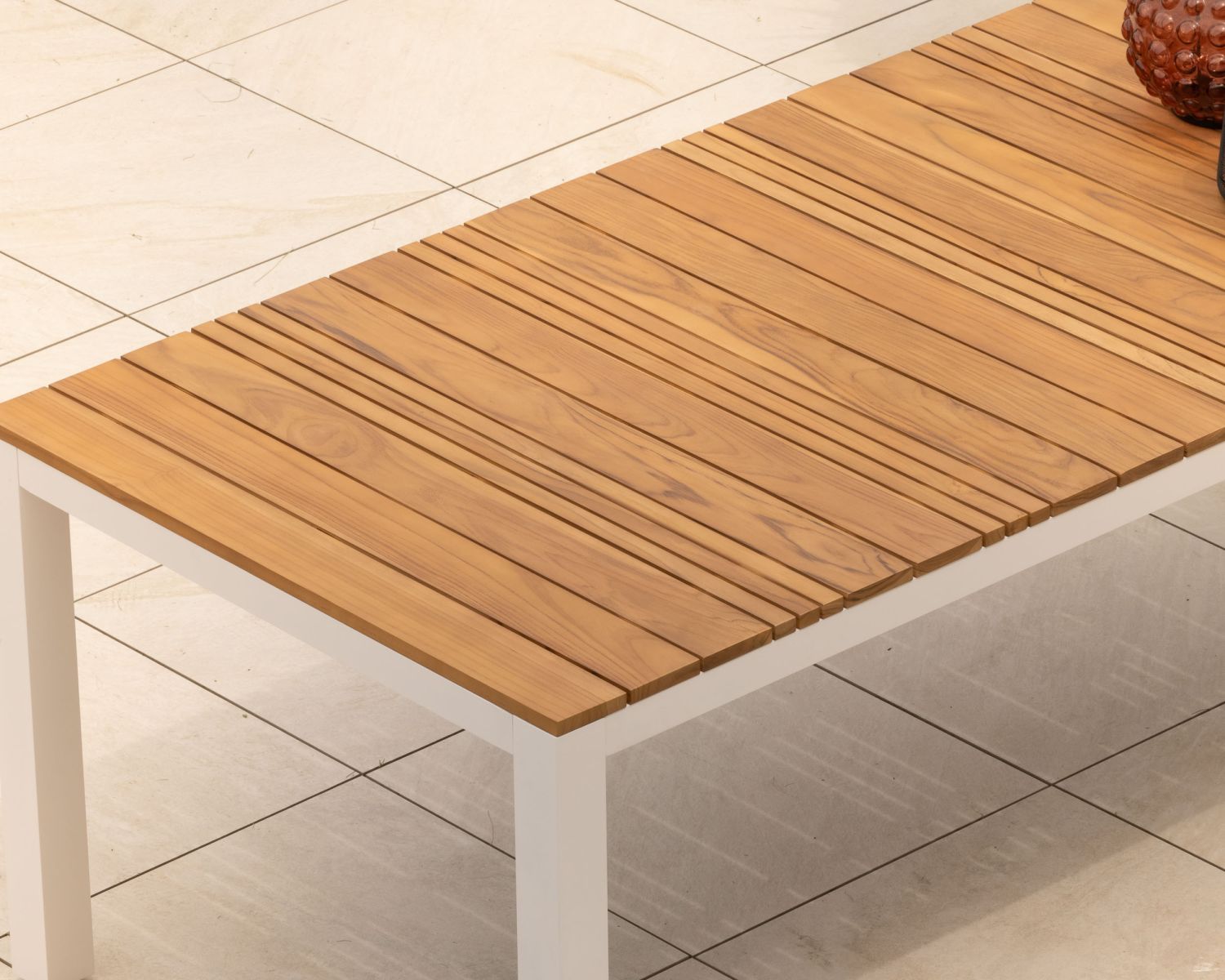 Mesa grande de comedor para exterior de aluminio blanco y teca «Dolce Vita», 220 cm