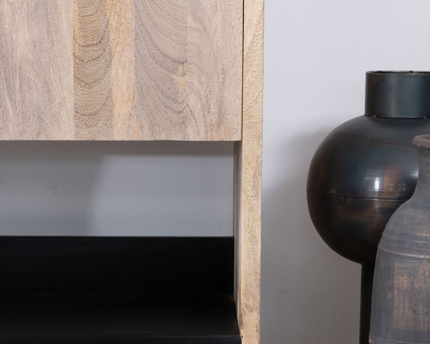Mueble bajo lavabo de 120 cm en madera natural y negra «Nani» con un gran hueco