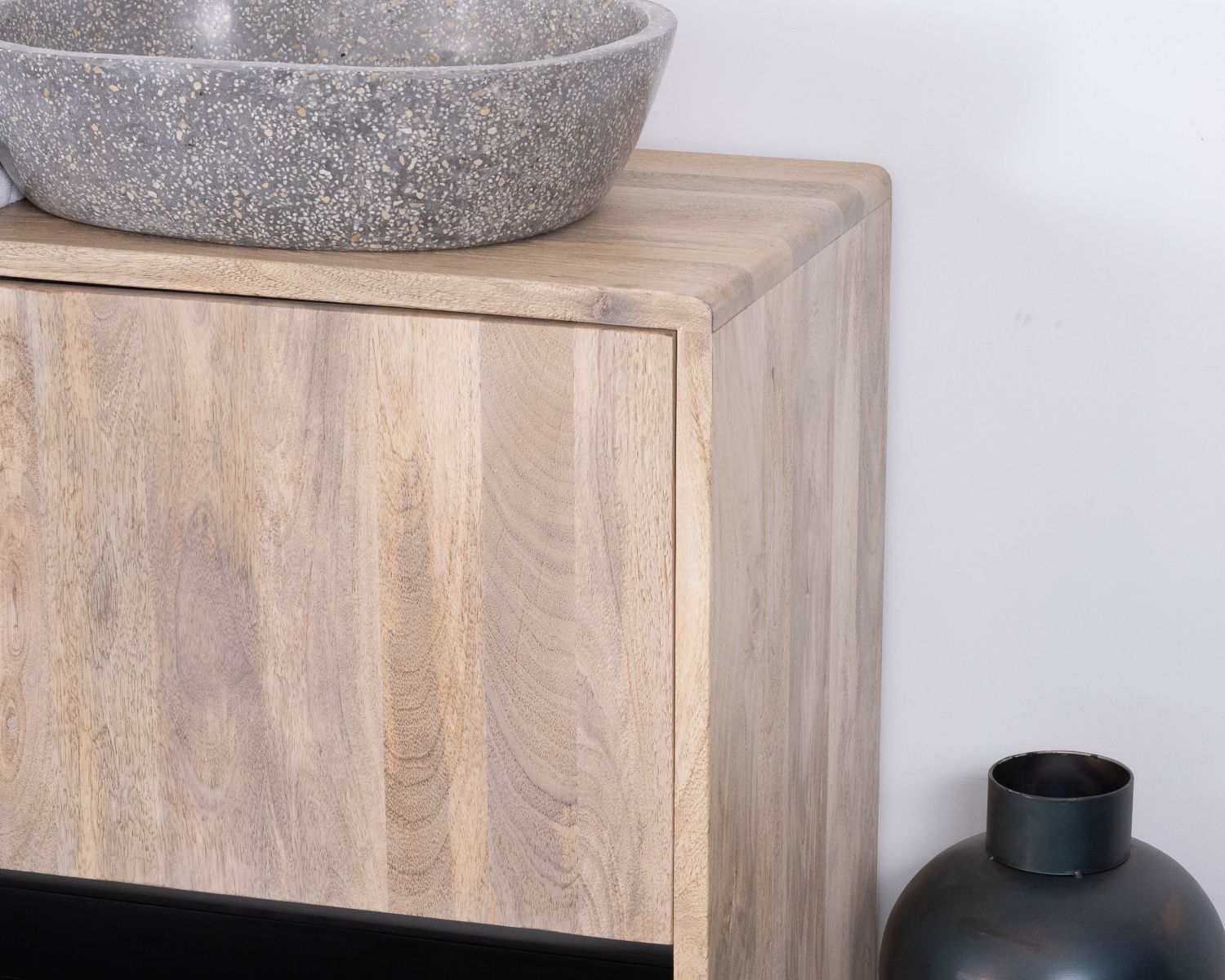 Mueble bajo lavabo de 120 cm en madera natural y negra «Nani» con un gran hueco