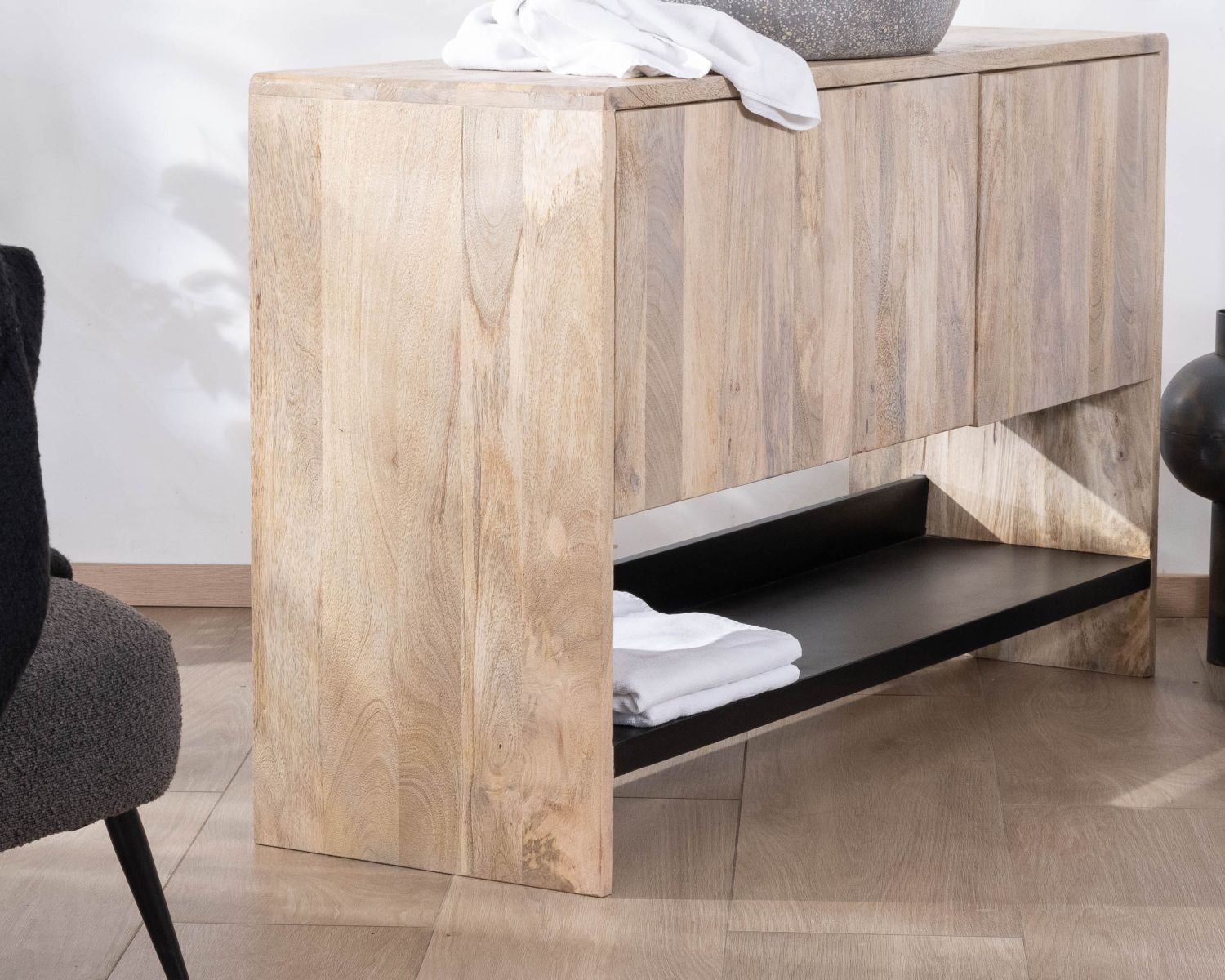 Mueble bajo lavabo de 120 cm en madera natural y negra «Nani» con un gran hueco