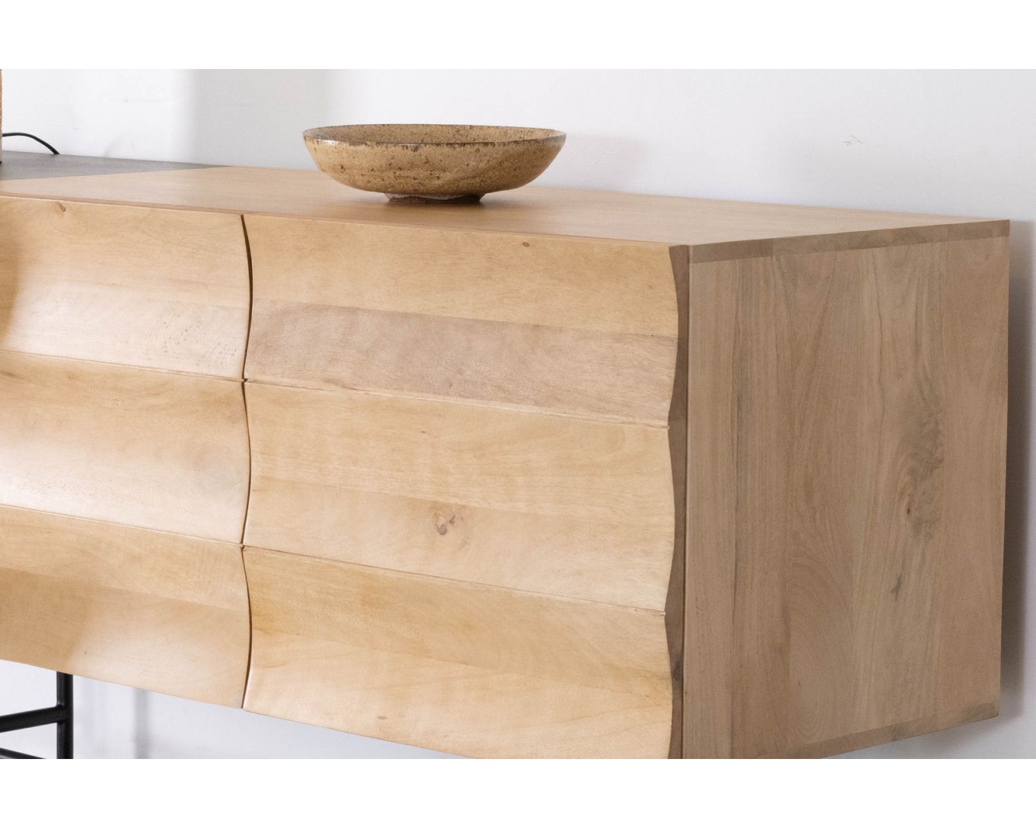 Aparador «Elegancy» de estilo japandi, de dos tonos, en madera y metal, con tres puertas, de 150 cm