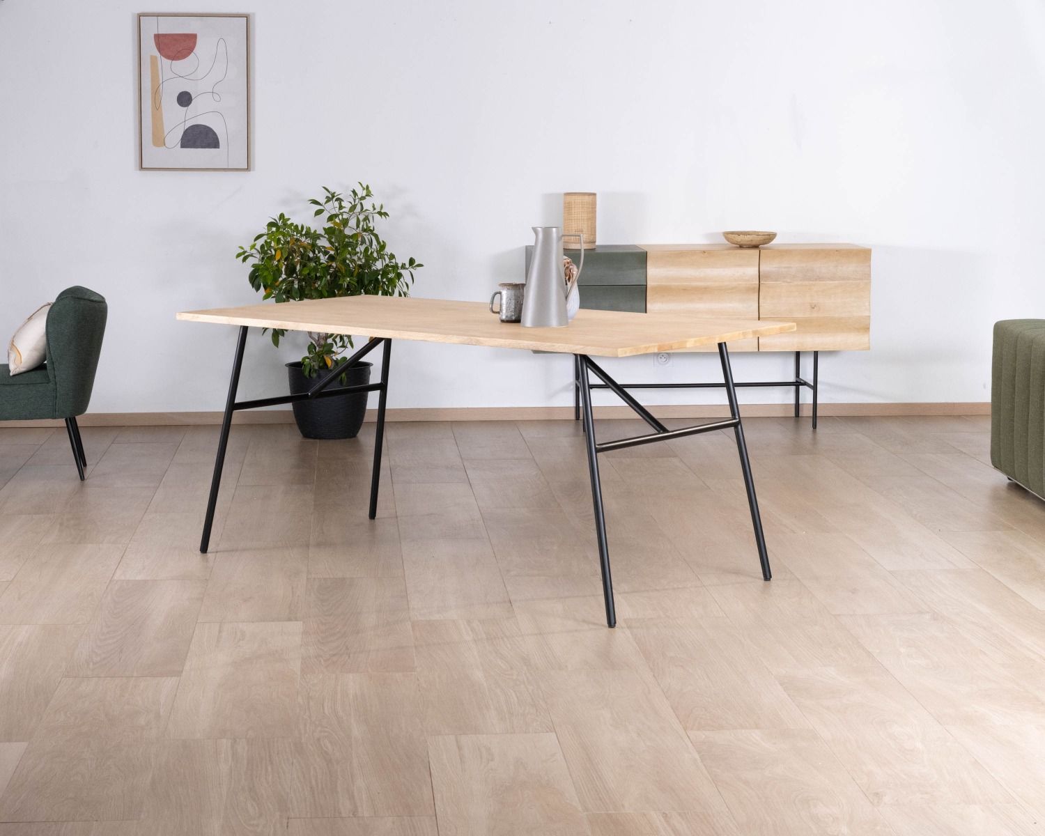 Mesa de comedor de estilo minimalista «japandi», con tablero de madera y patas de metal «Elegancy»