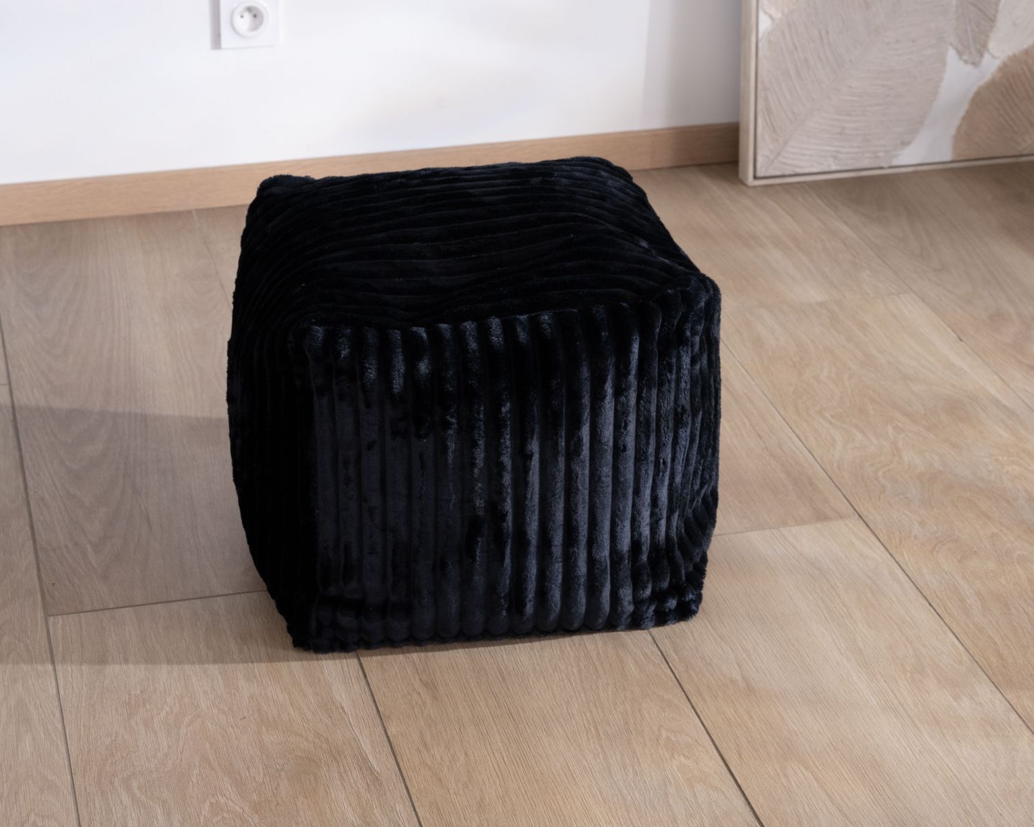 Puf cuadrado de pana antracita «Lizard», con un estilo acogedor y elegante