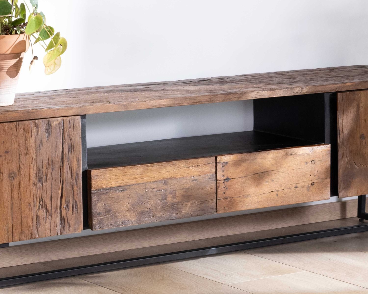 Mueble para la tele de estilo industrial de 175 cm, de acacia y metal negro «Cachou Chic»