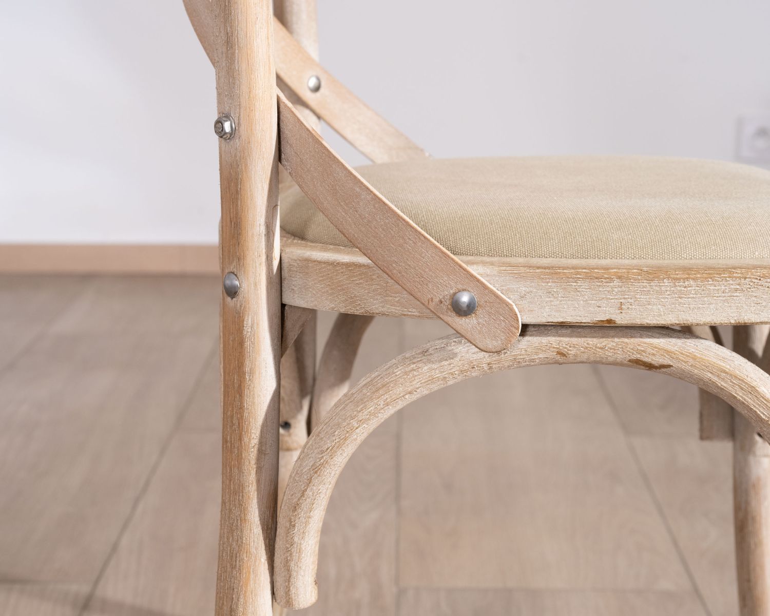 Silla de comedor de estilo bistró en roble con asiento de tela «Brosti»