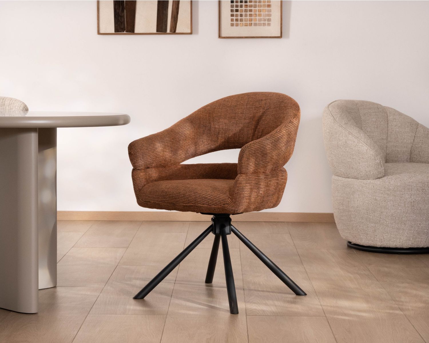Lote de 2 sillas giratorias de tela tejida color óxido «Movy», con líneas contemporáneas y envolventes