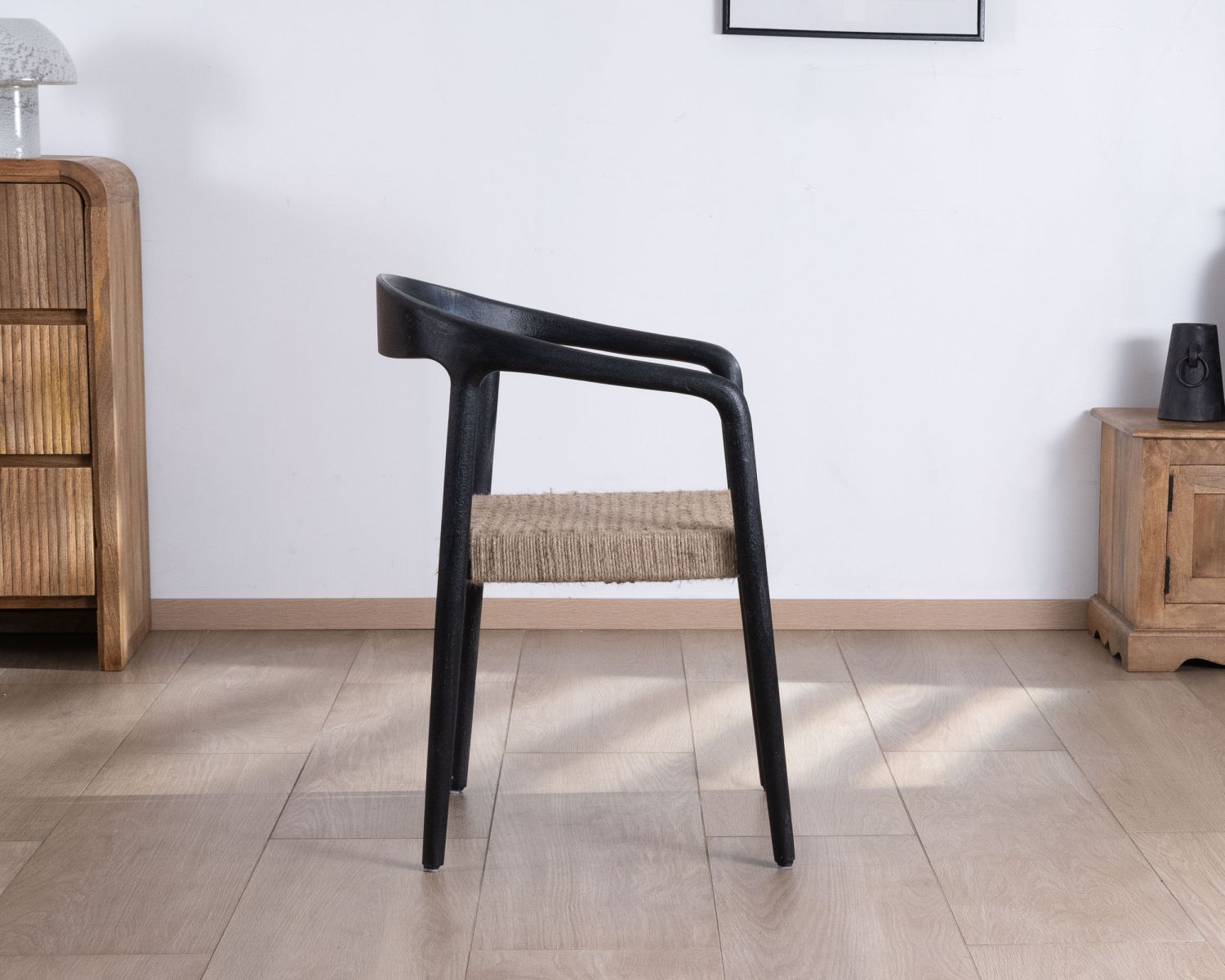 Lote de 2 sillas de diseño en madera negra y asiento de yute trenzado «Vogue»