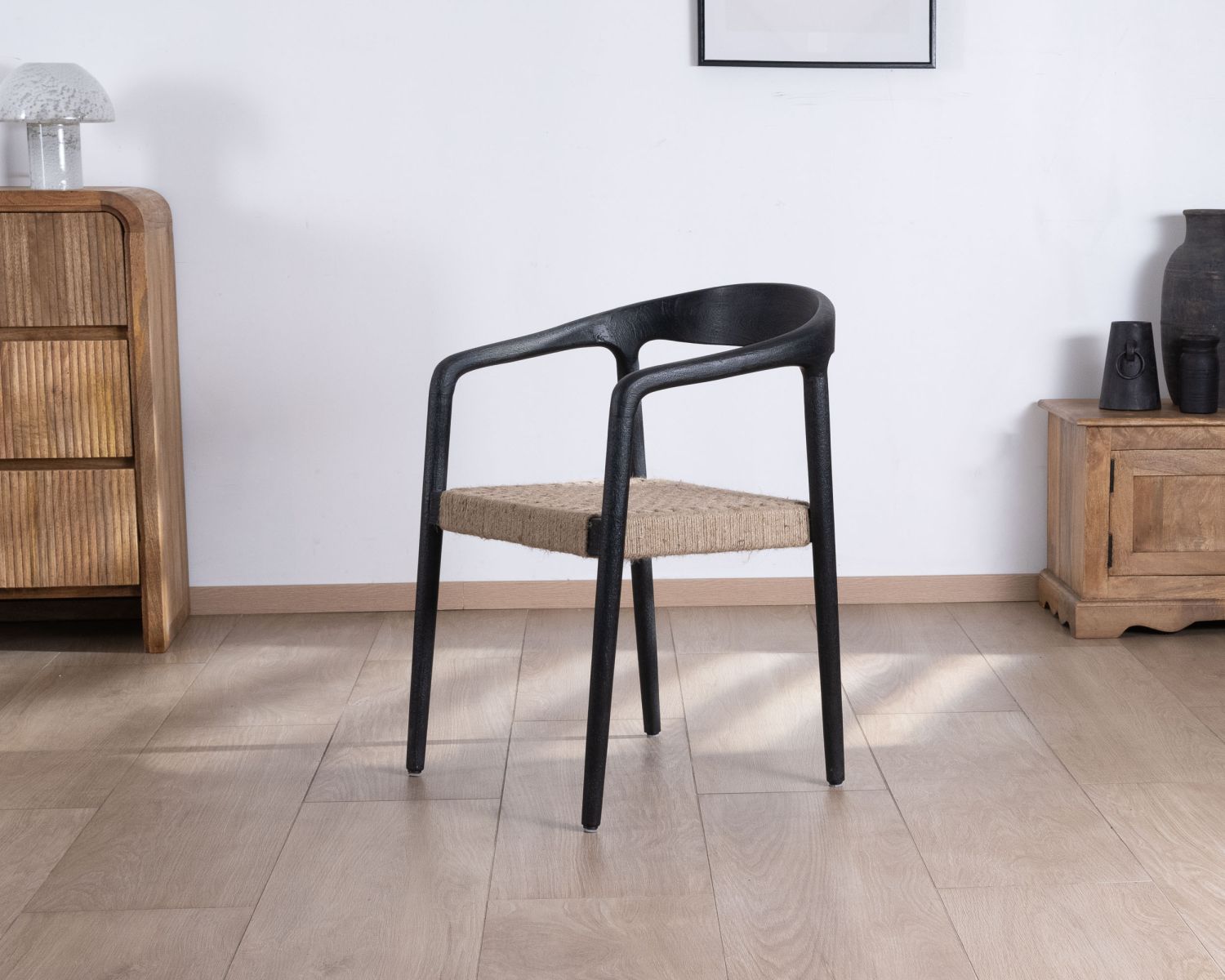 Lote de 2 sillas de diseño en madera negra y asiento de yute trenzado «Vogue»