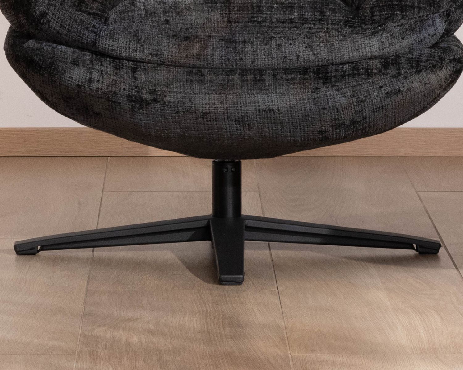 Sillón giratorio de estilo retro, tapizado en tejido bouclé antracita «Panama», con asiento envolvente