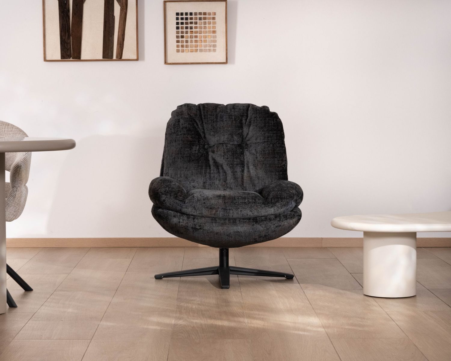 Sillón giratorio de estilo retro, tapizado en tejido bouclé antracita «Panama», con asiento envolvente