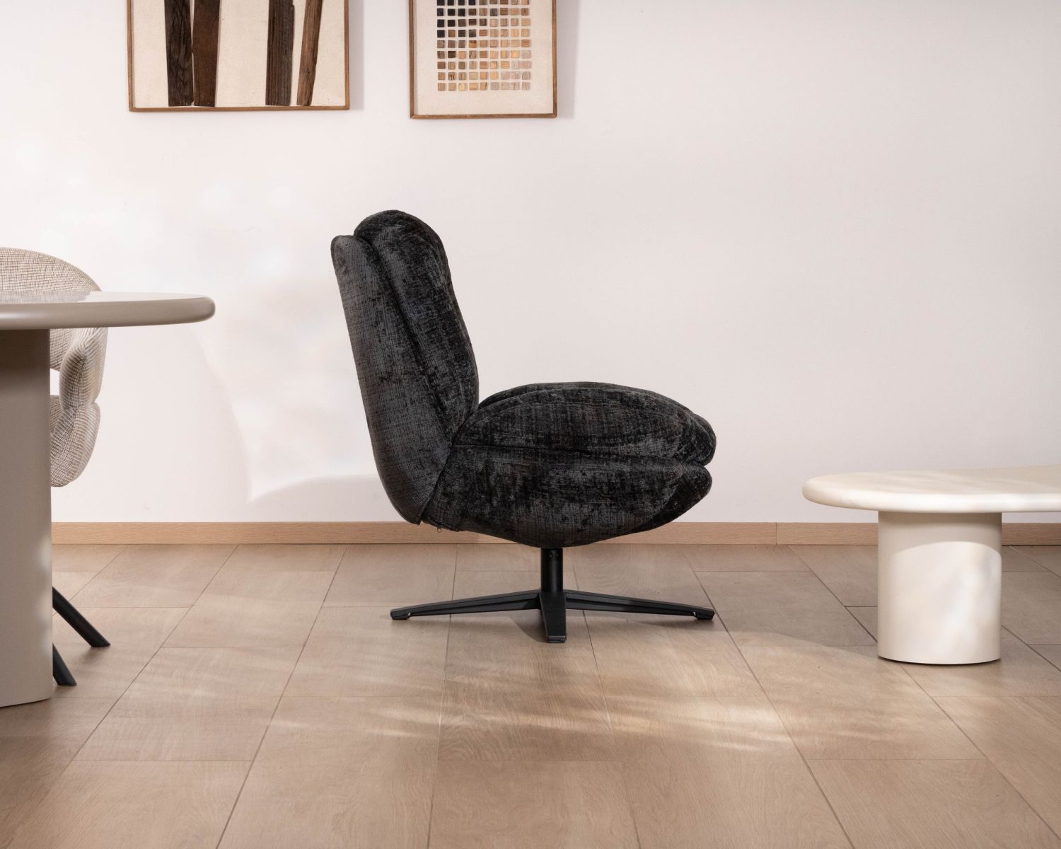 Sillón giratorio de estilo retro, tapizado en tejido bouclé antracita «Panama», con asiento envolvente