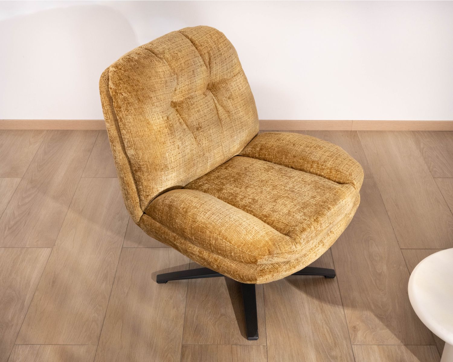 Sillón lounge de estilo vintage en color amarillo mostaza «Panama», giratorio 360°, con un confort envolvente