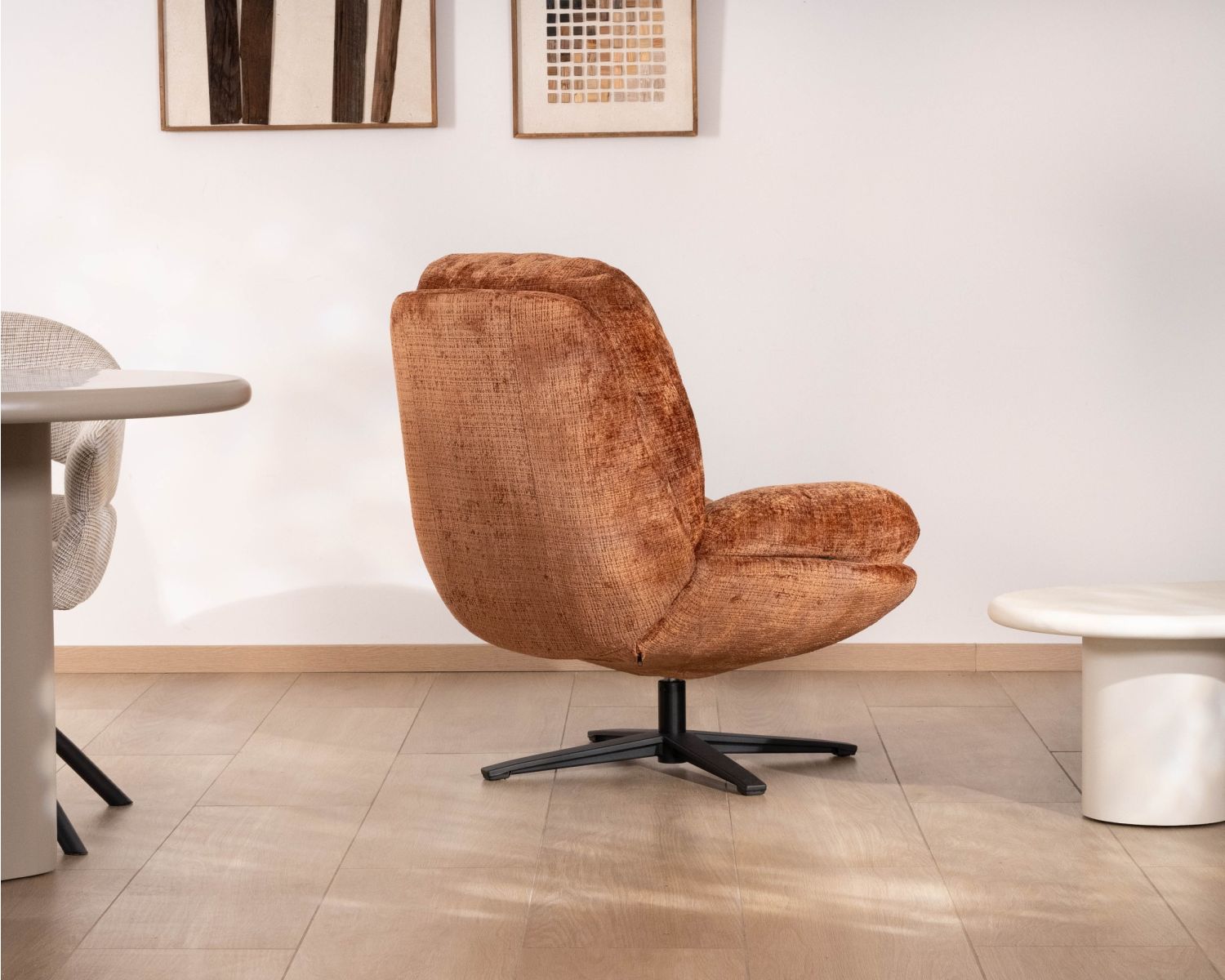 Sillón giratorio de 360° en tejido bouclé color terracota «Panama», con asiento mullido y diseño envolvente