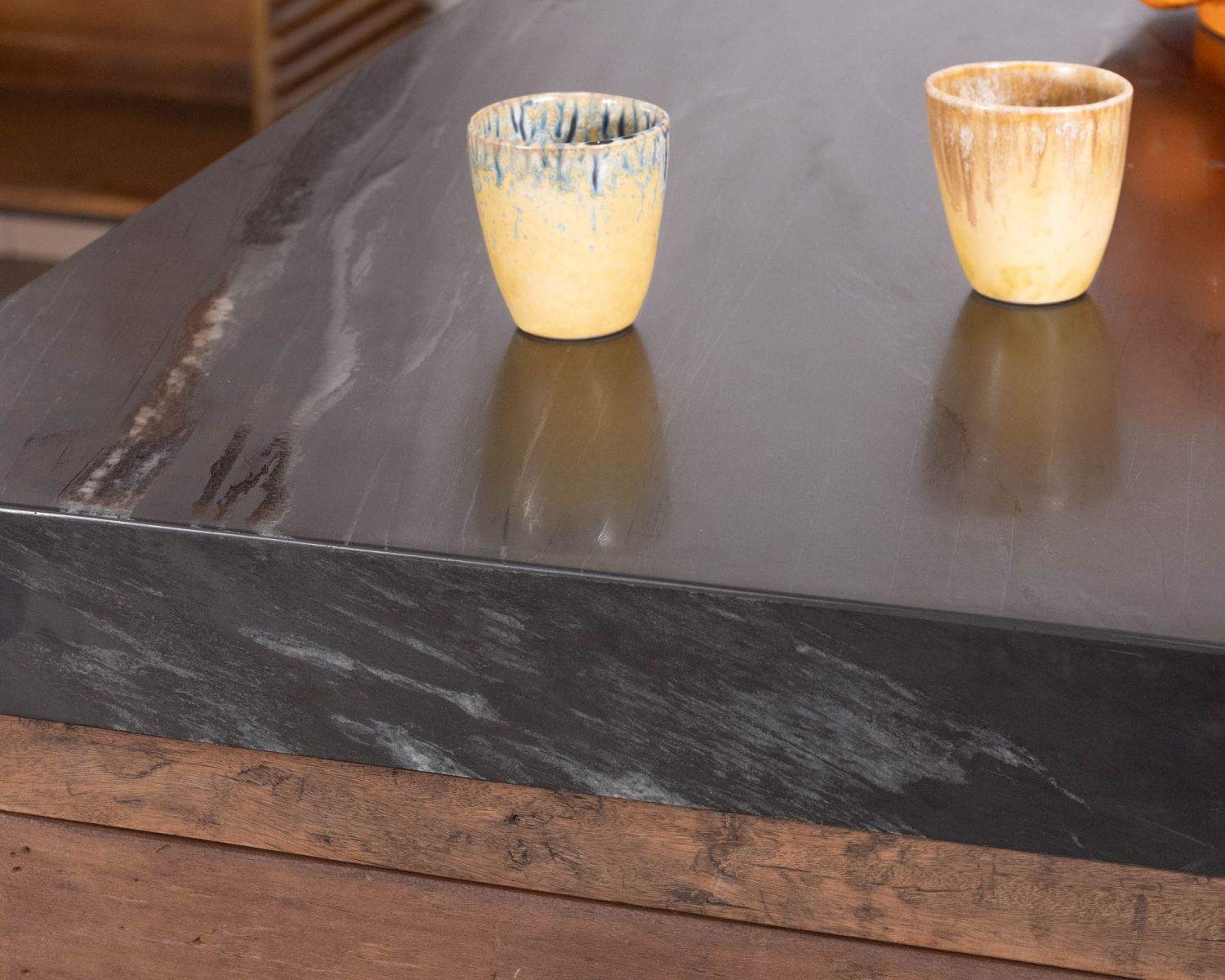  Tabla de cocina de teca reciclada con superficie de mármol negro «Grana»