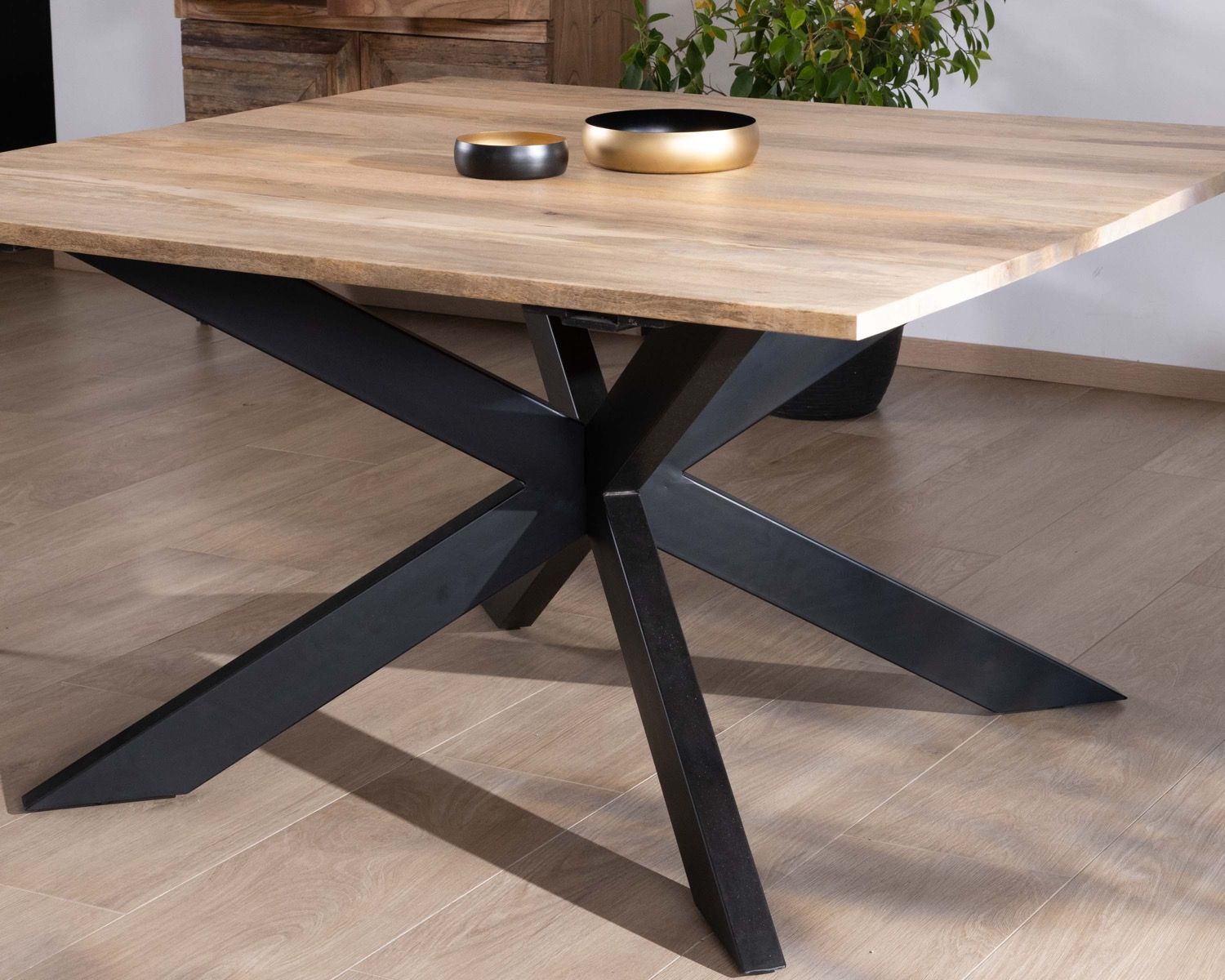 Mesa de comedor cuadrada extensible de estilo industrial, de madera de mango y metal, modelo «Haden», 140 x 140-220 cm