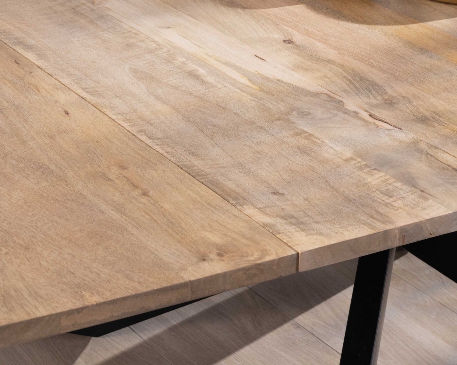 Mesa de comedor cuadrada de 120 x 120 cm, estilo industrial, de madera de mango y metal, modelo «Haden», con extensiones